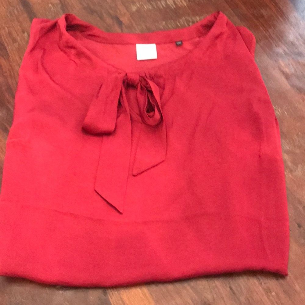 Never been worn Cabi sleeveless top